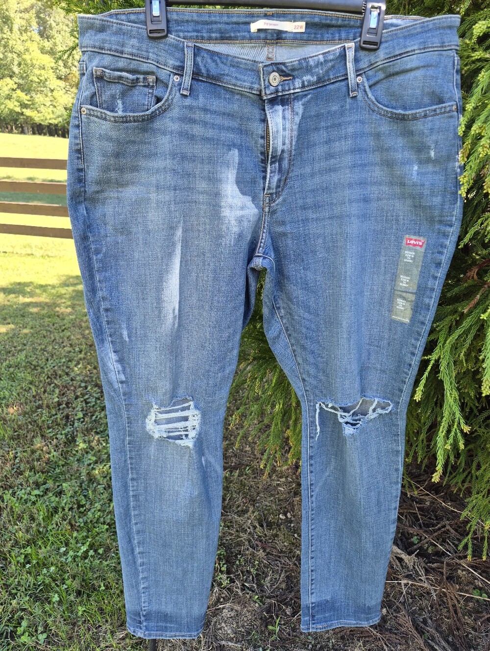 Levi's Women's Light Blue Skinny Distressed Jeans NEW 22W